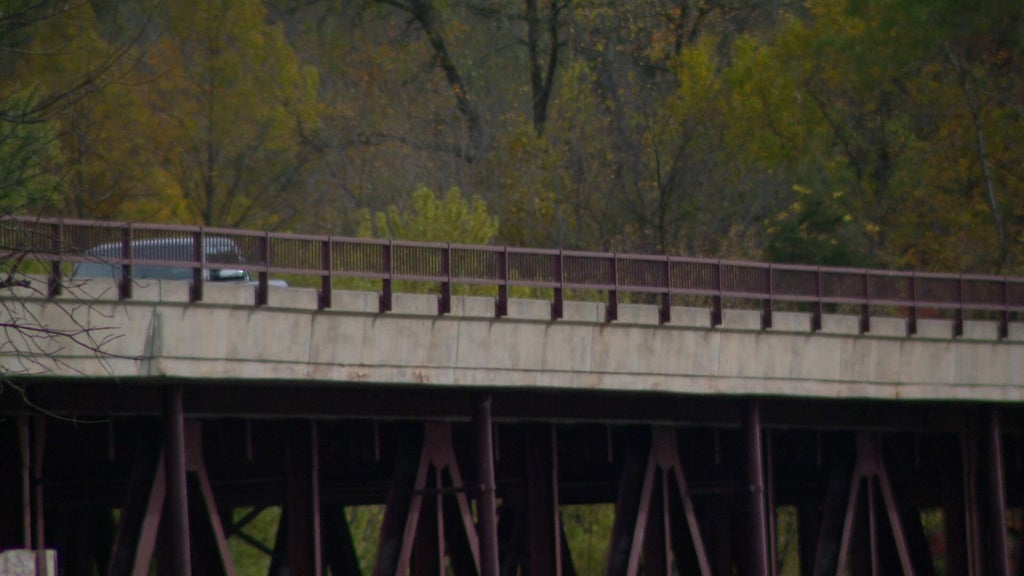 Businesses near Osceola brace as Highway 243 bridge set to close — WCCO / CBS Minnesota, Apple Valley Business news
