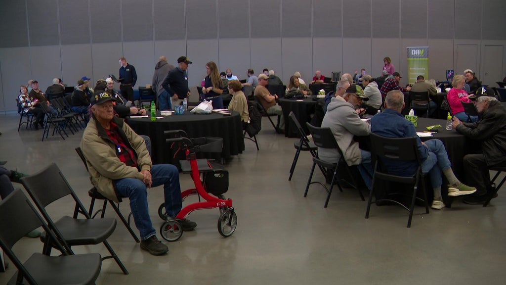 Minnesota veterans receiving claims assistance, health exams at clinic — WCCO / CBS Minnesota, Apple Valley Arts news