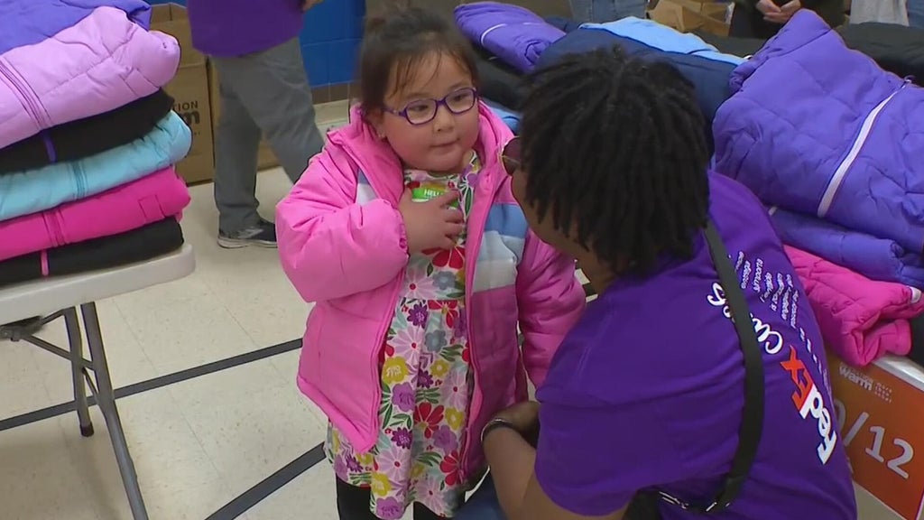 Hundreds of St. Paul students gifted free winter coats by Operation Warm — WCCO / CBS Minnesota, Apple Valley Schools news