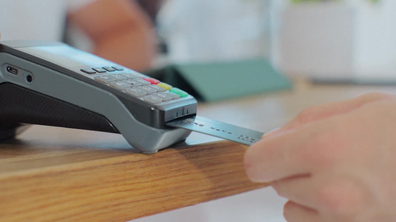 Avoiding fees when holiday shopping — Apple Valley Business news