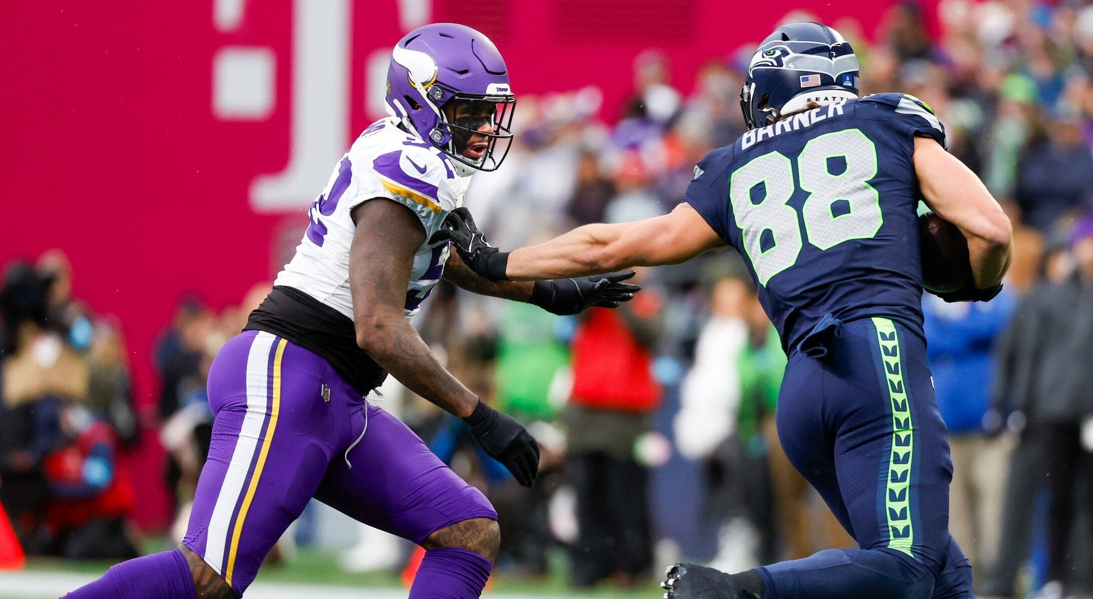 MN Vikings Bring Back Familiar Linebacker (Again) — Minnesota Sports Fan, Apple Valley Arts news