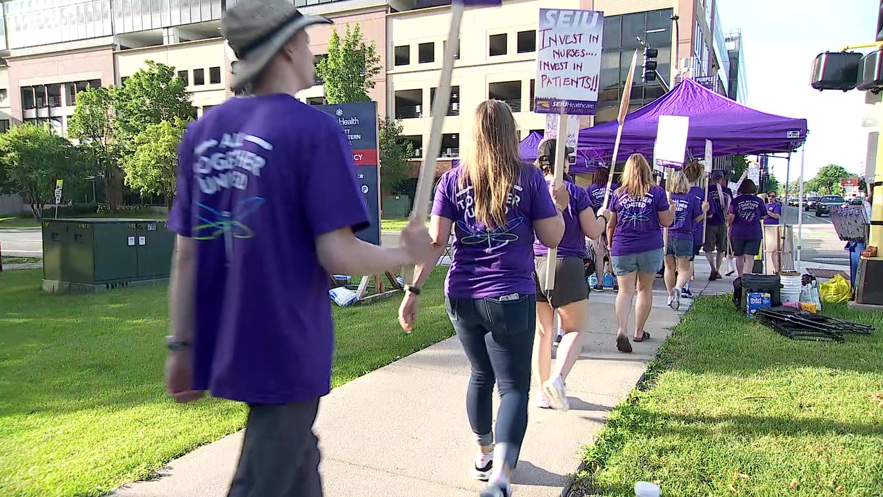 Allina hospice nurses announce tentative agreement for first union contract — FOX 9, Apple Valley Health news