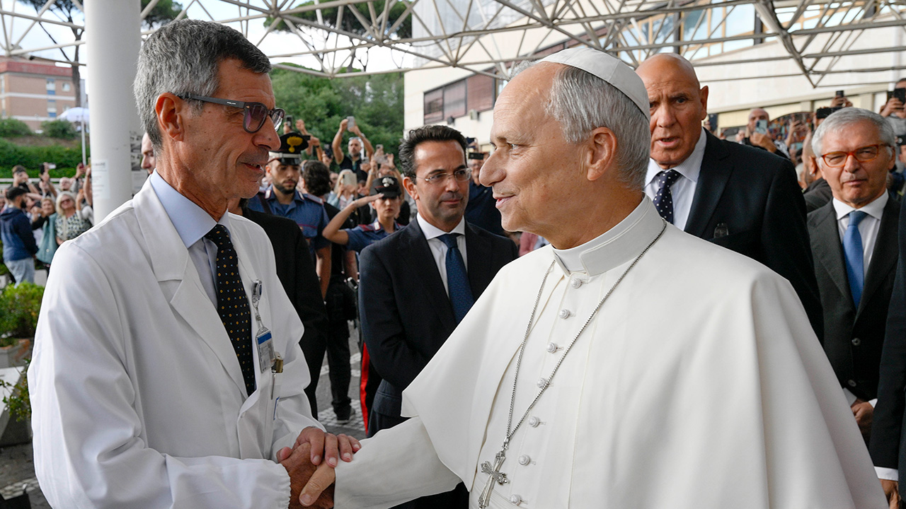 Pope Leo returns to Vatican, four days after lung cancer surgery — FOX 9, Apple Valley Health news